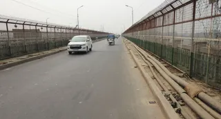 राष्ट्रीय राजमार्ग राप्ती नदी पर बने पुल के पास सड़क धंस गई है। फाइल फोटो