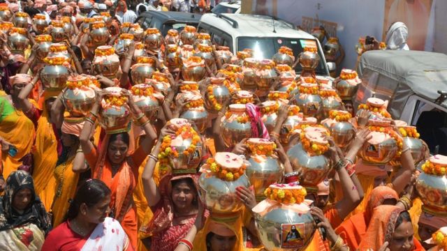वाराणसी में संत रविदास समरसता अभियान का भव्य आगाज, सीर गोवर्धनपुर में 131 कलशों का हुआ पूजन