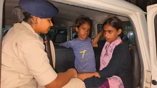 सकुशल मिलीं दोनों बहनें।