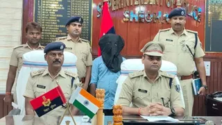 संचालक गिरफ्तार