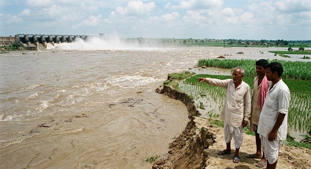 हरदोई : नरौरा बांध से छोड़ा डेढ़ लाख क्यूसेक पानी, गंगा का जलस्तर बढ़ने के आसार; किसानों की बढ़ी चिंता
