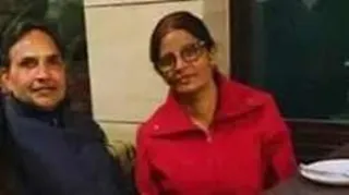 प्रोफेसर बीबी गोयल की पत्नी सीमा गोयल के साथ पुरानी फोटो।