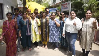 बूथों पर लोकतंत्र की धड़कन, किसी ने विकास तो किसी ने रोजगार को बताया प्राथमिकता