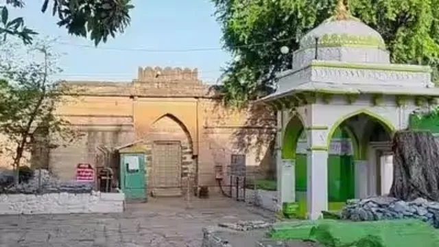 'मुस्लिम पक्ष को परिसर के पास ही मिले जुमे की नमाज की जगह', भोजशाला विवाद पर 'सुप्रीम' आदेश