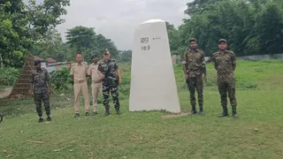 सीमा पर सुरक्षा बल। फोटो जागरण
