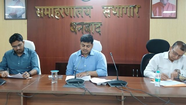 धनबाद में SIR का चरण पूरा: 100% ईएफ फॉर्म वितरित, 78 प्रतिशत से अधिक वोटरों का डिजिटलीकरण
