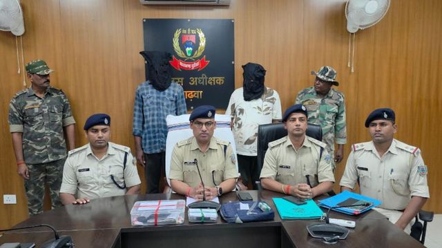 गढ़वा शिक्षक हत्याकांड का खुलासा: अवैध संबंध के चलते पति की हुई थी हत्या, प्रेमी समेत 2 गिरफ्तार
