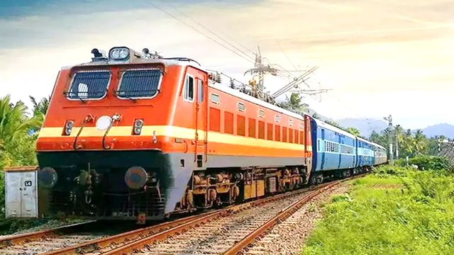 सावधान! यूपी की इन ट्रेनों का बदल गया रास्ता, गाजियाबाद-मेरठ समेत कई स्टेशनों पर नहीं रुकेंगी