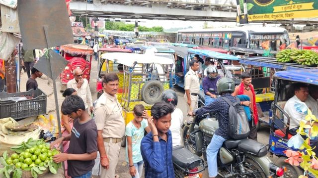 DM शैलेन्द्र कुमार का आदेश फाइलों में कैद, लखीसराय शहर की सड़कों पर अतिक्रमण का राज

