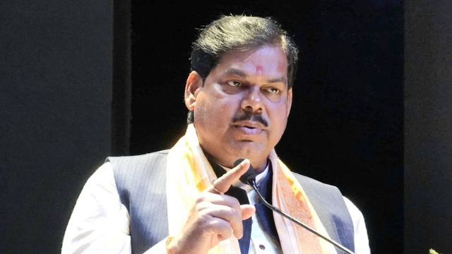 बिहार में क्लास में मोबाइल ले जाने पर रोक, शिक्षा मंत्री ने टीचरों को दिया सख्त निर्देश
