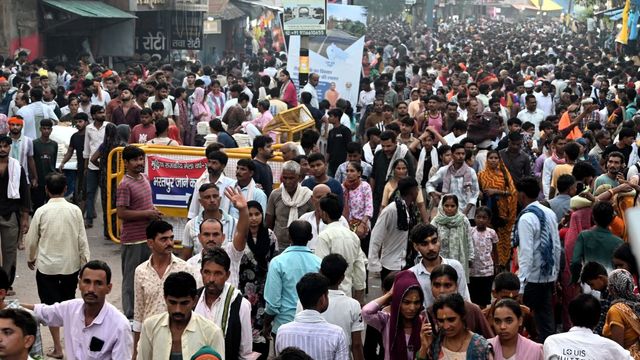 मुड़िया पूर्णिमा मेला: आठ दिन में 1.75 करोड़ श्रद्धालुओं ने लगाई गोवर्धन की परिक्रमा, दिन-रात टूटी नहीं श्रृंखला