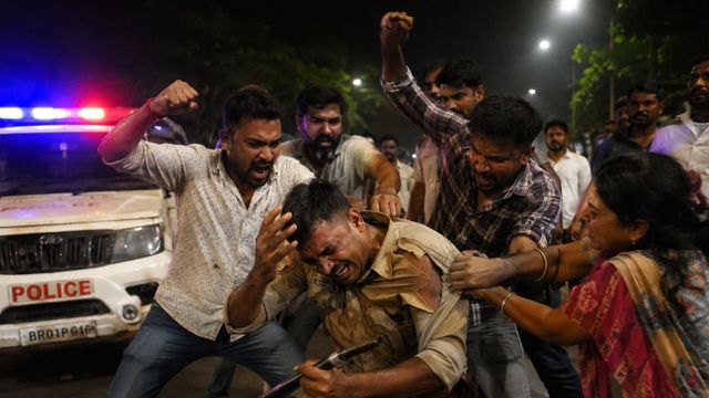 मुजफ्फरपुर में पुलिसकर्मी पर हमला, ड्यूटी के दौरान वर्दी फाड़कर सोने की चेन लूटी
