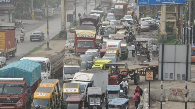 Traffic Diversion: गाजियाबाद में कांवड़ यात्रा को लेकर ट्रैफिक डायवर्जन लागू, जाम से जूझ रहे लोग