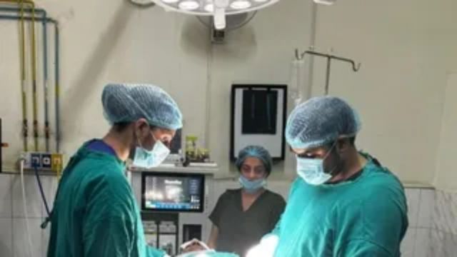 नोएडा में डेढ़ साल के बच्चे ने निगला नट-बोल्ट, डॉक्टरों की तत्परता से बची मासूम की जान
