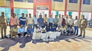 एसटीएफ प्रयागराज की गिरफ्त में आईटीआई नैनी के प्रिंसिपल व सॉल्वर समेत अन्य आरोपित। सौजन्य : एसटीएफ
