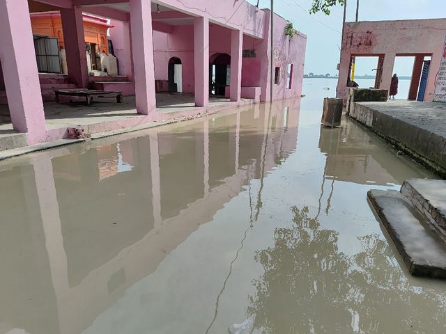 बिजनौर बैराज से पानी छोड़ने पर बुलंदशहर के अनूपशहर में घाट और सड़क जलमग्न, आपात स्थिति से निपटने को प्रशासन अलर्ट 
