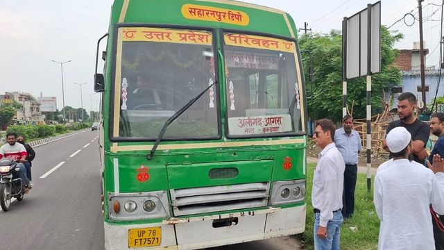 मेरठ में अचानक रोडवेज बस के आगे लेट गया युवक, ड्राईवर की सूझबूझ से बची जान