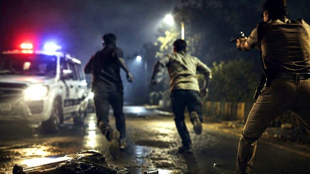 Police Scam: एनकाउंटर का डर दिखा 15 लाख में बिका दारोगा! फर्जी नाम से हत्यारोपित को भेजा जेल, 5 थानेदार जांच के दायरे में