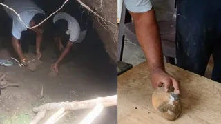 ओई गांव में गड्ढे के अंदर जांच करते पुरातत्व विभाग के अधिकारी और ग्रामीण के घर रखी आकृतियाें की फोटो लेते पुरातत्व विभाग के अधिकारी
