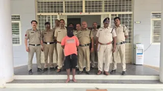 पुलिस की गिरफ्त में आरोपित।