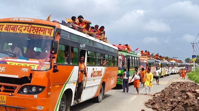 मुंगेर: श्रावणी मेला शुरू होते ही खुली ट्रैफिक व्यवस्था की पोल, श्रीकृष्ण सेतु एप्रोच पथ पर 6 KM लंबा महाजाम
