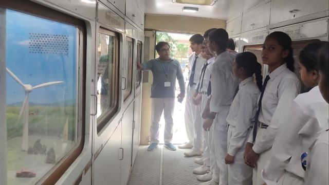 सोनीपत में ज्ञान का पहिया: 'कल्पना चावला पैनोरमा' मोबाइल साइंस वैन बन रही विद्यार्थियों के लिए वरदान!
