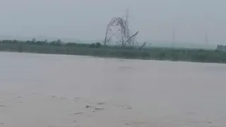 मेरठ में शेरपुर गांव के सामने क्षतिग्रस्त हुआ हाईटेंशन विद्युत लाइन का टावर। जागरण