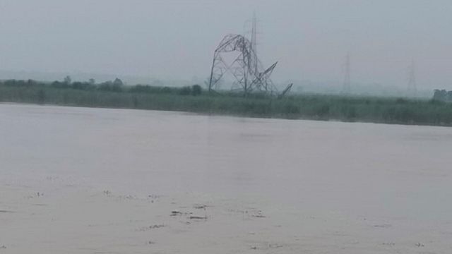 गंगा के बढ़ते जलस्तर से मेरठ में बिजली का टावर बहा, दो बुरी तरह क्षतिग्रस्त; हस्तिनापुर-चांदपुर मार्ग पर जलभराव