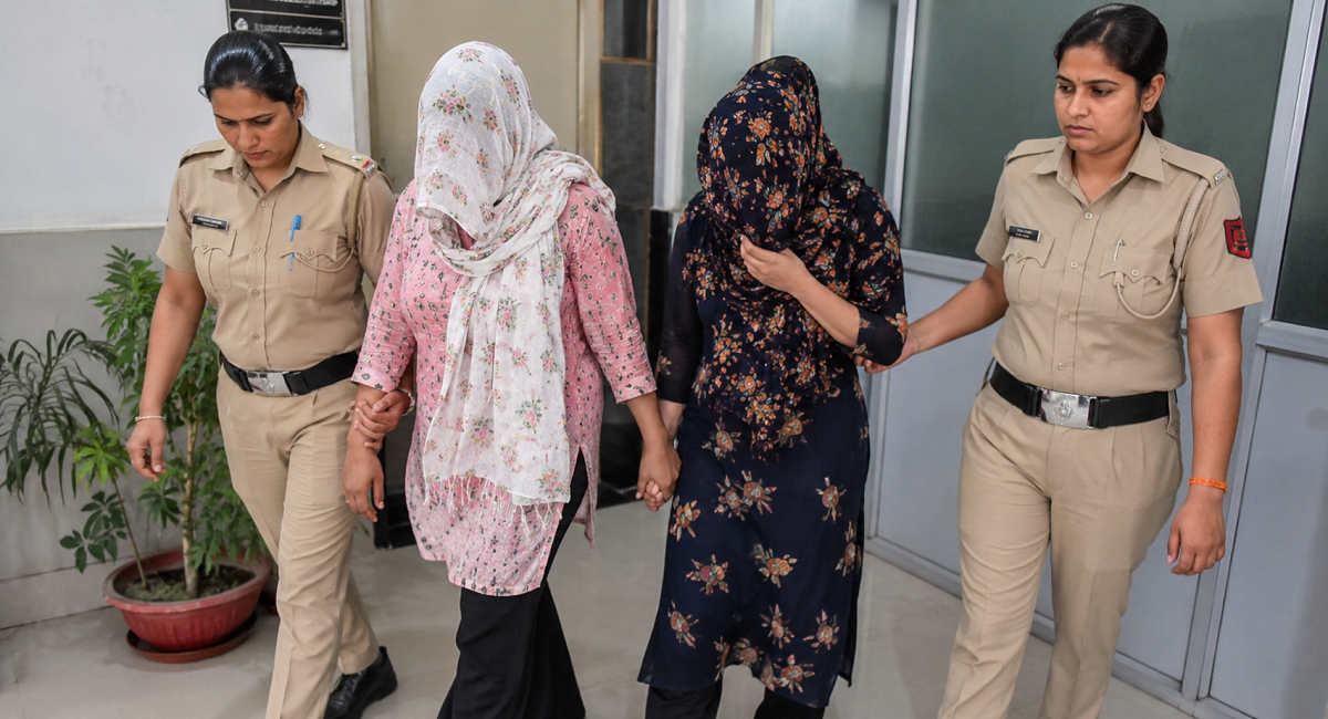 चंडीगढ़ पुलिस ने किया अंतरराज्जीय साइबर गिरोह का पर्दाफाश, दिल्ली से दो महिलाएं गिरफ्तार; बैंक अधिकारी बन करती थीं फर्जी काॅल
