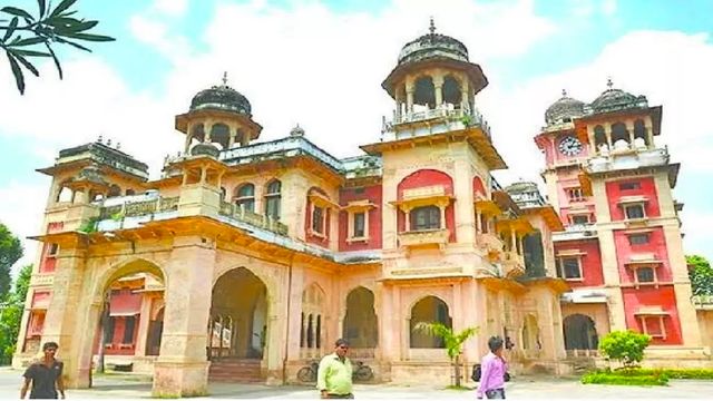 इलाहाबाद विश्वविद्यालय में हंगामा-तोड़फोड़ करने के चार आरोपित छात्र निलंबित, परिसर में प्रवेश पर भी प्रतिबंध लगाया
