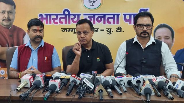 PoJK में महिलाओं-बच्चों को निशाना बना रहा पाकिस्तान, BJP ने दुनिया से की हस्तक्षेप की अपील

