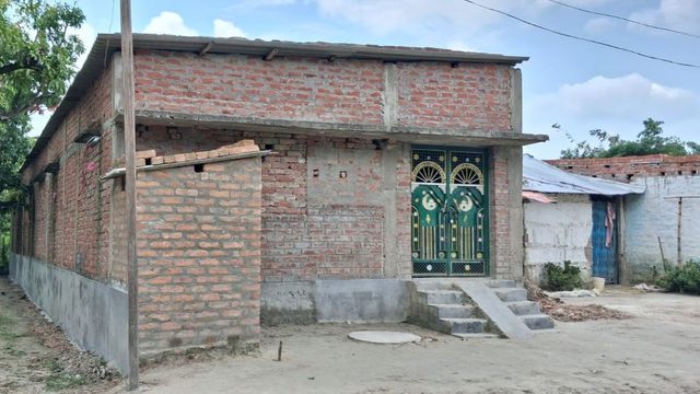 पश्चिम चंपारण में शादी के चार महीने बाद ससुराल में फंदे से लटका मिला दुल्हन का शव
