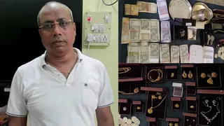 12 साल की नौकरी में बिहार के सरकारी बाबू ने कमाए ₹100000000