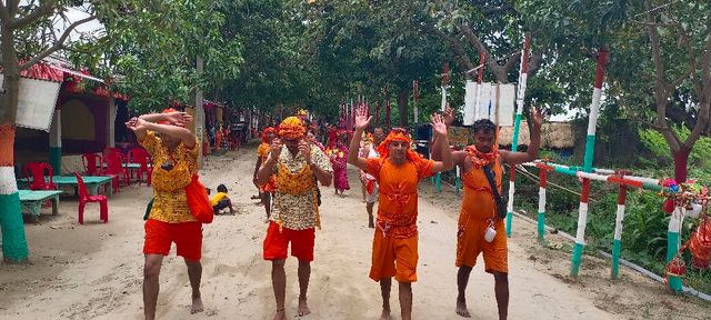 बांका में कांवड़िया पथ पर उमड़ा भक्तों का सैलाब, वॉच टावर और पुलिस बल से रखी जा रही नजर
