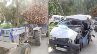 इसी ट्रैक्टर ट्राॅली में घुसी थी कार और भिड़ंत में क्षतिग्रस्त इको कार