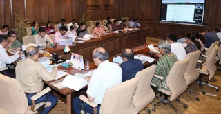 सीएसजेएमयू के सेंटर फार एकेडमिक में कुलपति की अध्यक्षता में एकेडमिक काउंसिल की बैठक में प्रस्तावों पर चर्चा करते सदस्य। विश्वविद्यालय