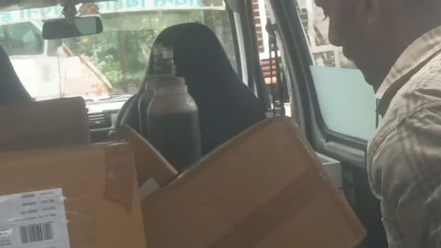 जमुई में मरीज ढोने वाली एंबुलेंस बनी ‘मालगाड़ी’, पीएचसी से ढोई जा रही दवाइयां
