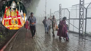 मौसम की मार पर भारी भक्तों का जोश, वैष्णो देवी यात्रा में उमड़ा जनसैलाब।