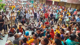 निगम मुख्यालय में आयोजित सभा में शामिल कर्मी। (सौ. समिति)