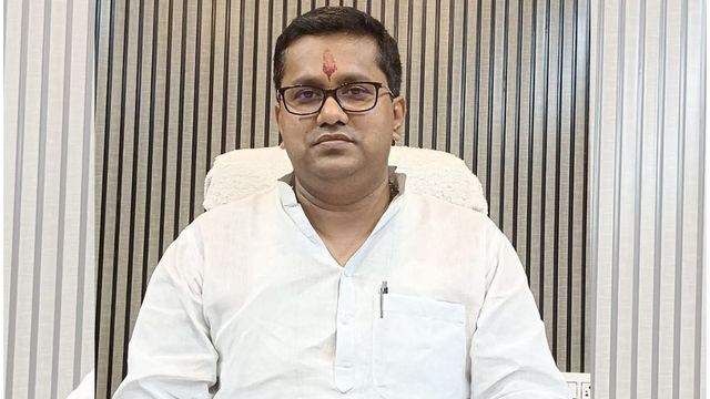 रणवीर कुमार का पप्पू यादव-राहुल गांधी पर हमला, संसद परिसर में संत वेश में प्रदर्शन सनातन संस्कृति का अपमान