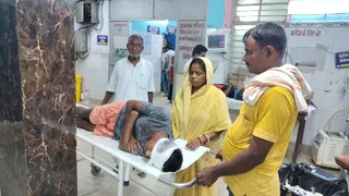 'मेरा भी बाल काट दो...' कहते ही भड़का नाई, युवक पर उस्तरे से किया जानलेवा वार