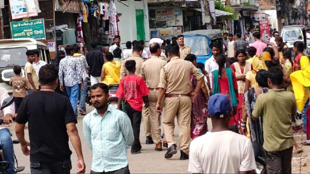 बस्ती में कांवड़ियों पर अभद्र टिप्पणी से बढ़ा तनाव, श्रद्धालुओं ने किया हंगामा
