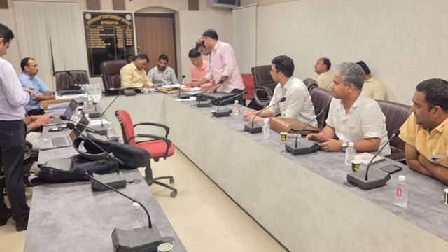 अयोध्या में CBI का एक्शन, छावनी परिषद के सहायक सफाई निरीक्षक को 60 हजार की रिश्वत लेते किया गिरफ्तार