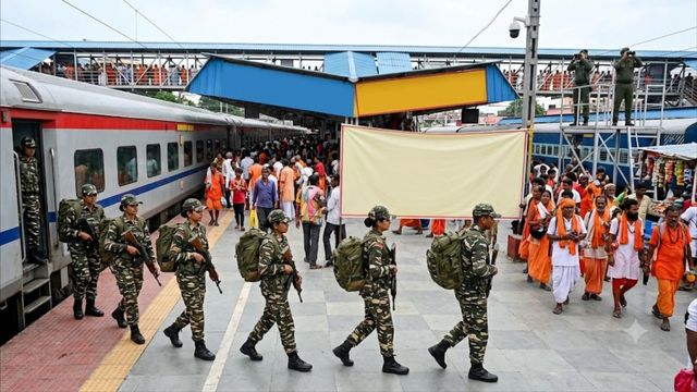 श्रावणी भीड़ से पहले पीडीडीयू जंक्शन पर उतरेगी RPF की कमांडो फोर्स, संवेदनशील स्थानों पर रहेगी पैनी नजर
