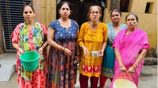पूर्वी दिल्ली के मंडावली में पिछले पांच दिनों से नलों में दूषित और बदबूदार पानी आ रहा है। जागरण