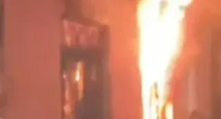 गोदाम में लगी आग। जागरण
