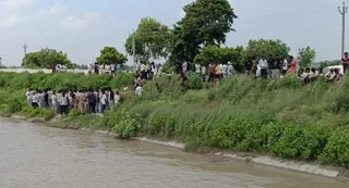 मौके पर जुटी भीड़। जागरण