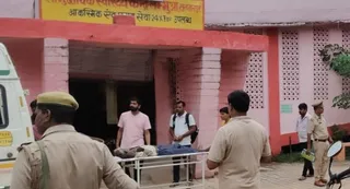 हादसे के बाद घायलों को अस्पताल पहुंचाया गया। जागरण