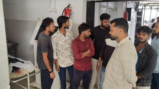 लोहरदगा में ट्रक ने स्कूटी को रौंदा, मौके पर ही 2 लोगों की मौत; ड्राइवर फरार