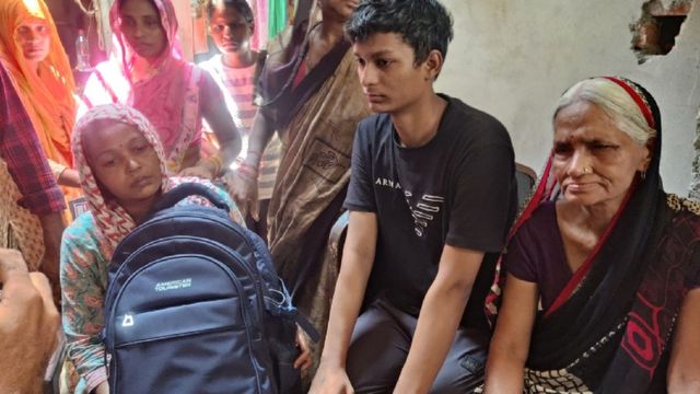 'बस मेरी चारू ला दो...' बेटी का स्कूल बैग लिए दरवाजे पर बैठी मां, नाले में डूबी छात्रा का 3 दिन बाद भी सुराग नहीं